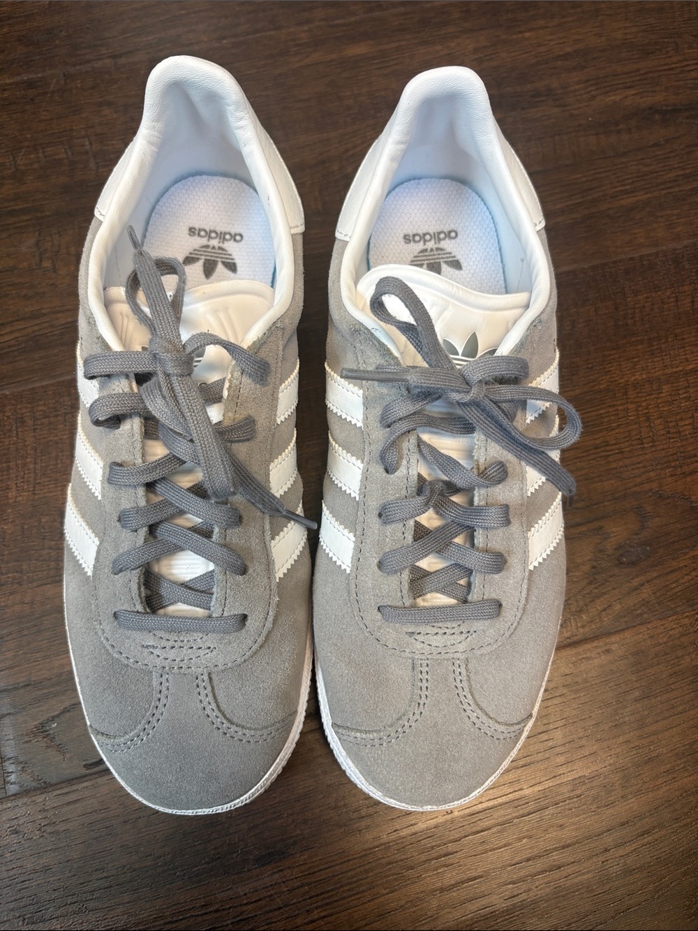 ADIDAS youth “Gazelle” size 4.5 Gray and White Suede Classic Shoes Sneakers